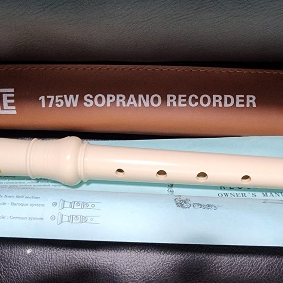 HTE 175W Soprano Recorder and Case - Picture 4 of 5